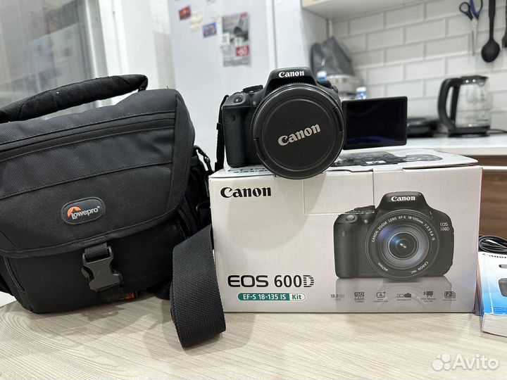 Зеркальный фотоаппарат canon EOS 600D