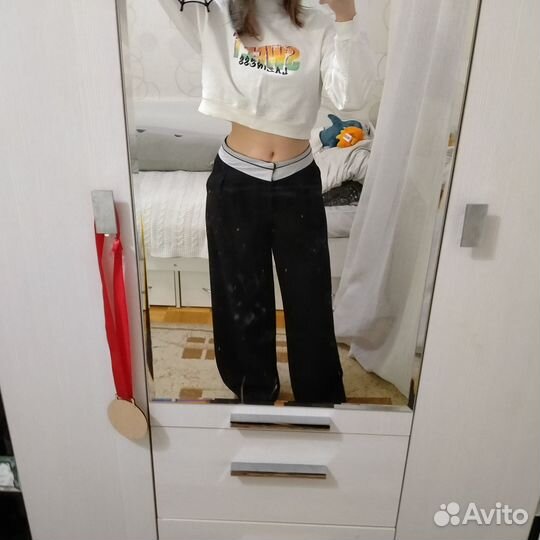 Укороченный свитшот