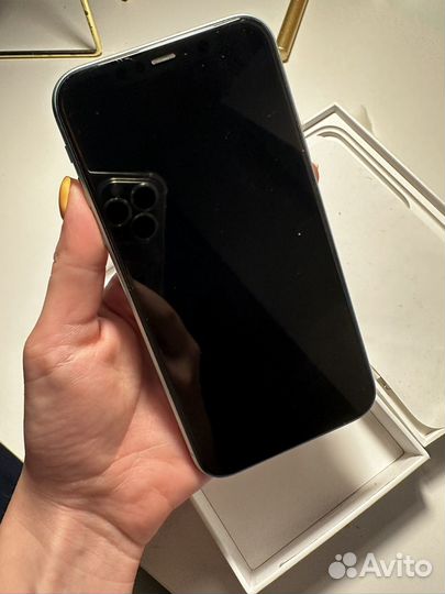 Телефон iPhone 11