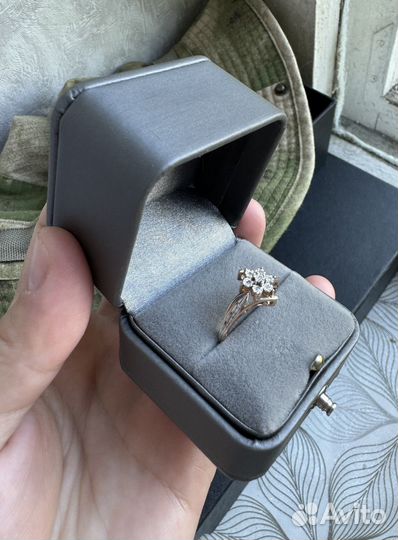 Золотое кольцо с бриллиантами
