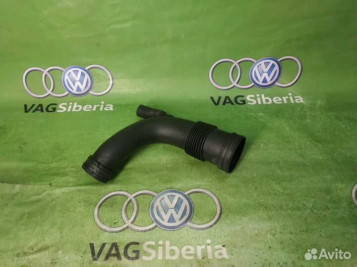 Патрубок воздушного фильтра левый 7L5128627A porsc