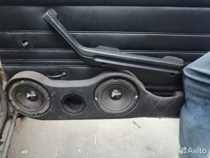 Сабвуфер и колонки с усилком и магнитолой