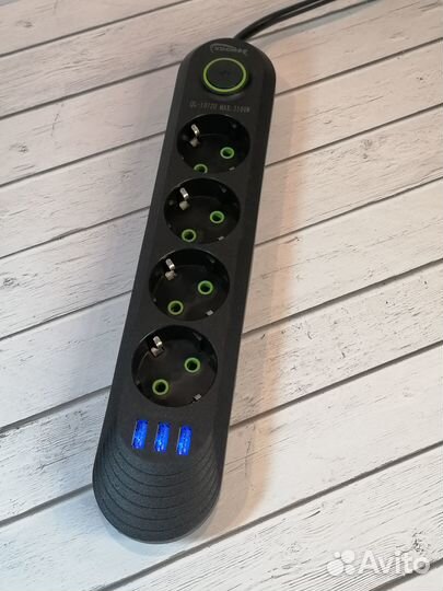 Сетевой фильтр 3 USB 4 розетки. Белые и черные