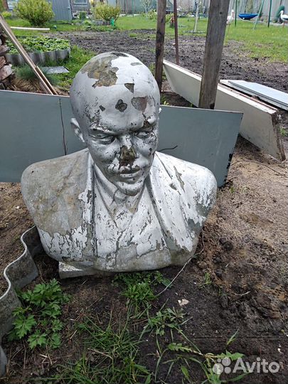 Бюст Ленина