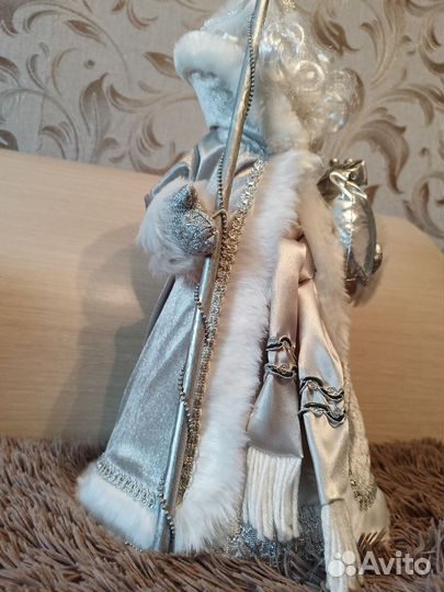 Дед Мороз и Снегурочка под елку