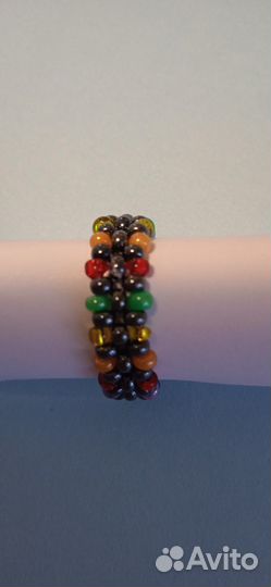 Кольцо из бисера чёрное с радужными вставками