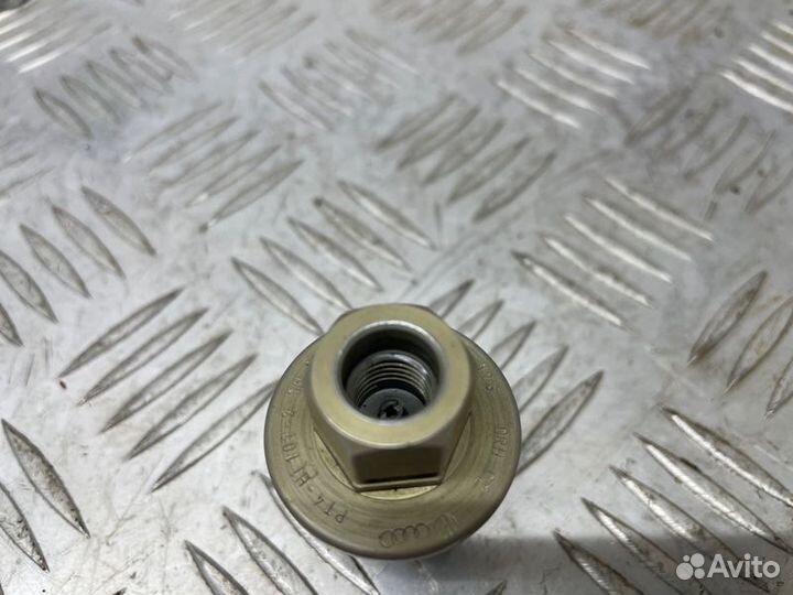 Датчик давления компрессора кондиционера Audi A8