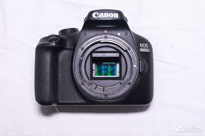 Фотоаппарат Canon EOS 4000D, объектив 18-55 мм