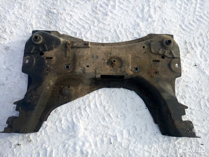Подрамник на Nissan Note