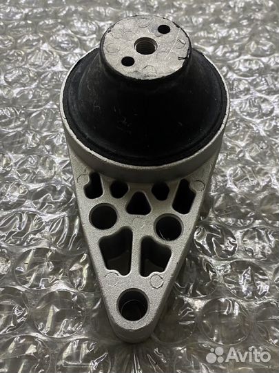 Подушка двигателя D35039060D