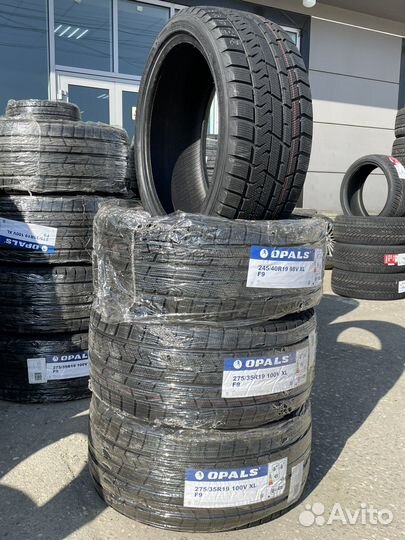 Opals SilverSnow F9 245/40 R19 и 275/35 R19