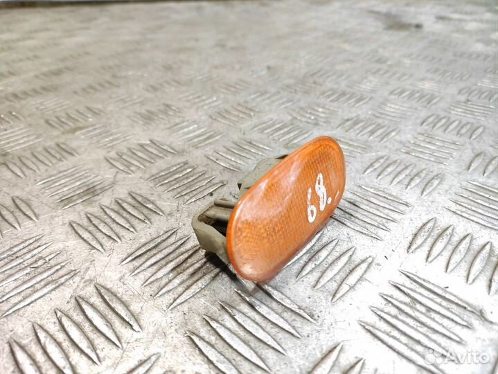 Повторитель в крыло правый Mitsubishi Legnum EA