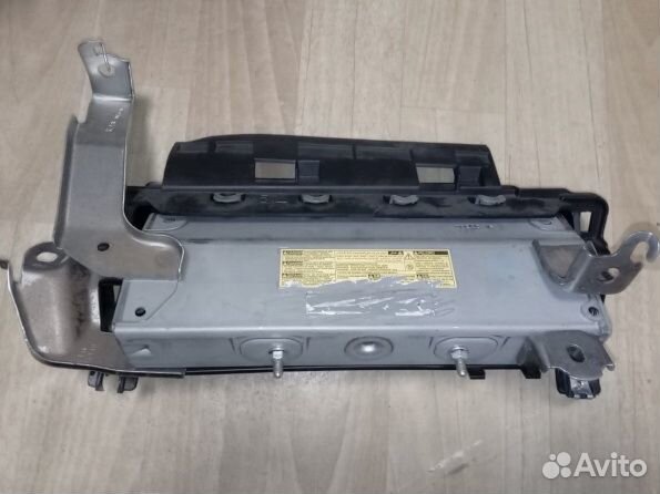 Lexus NX подушка в колено