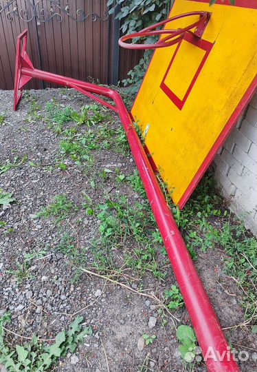 Баскетбольное кольцо и стойка