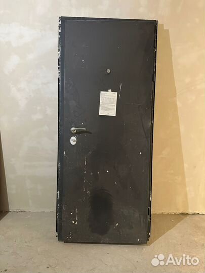 Входная металлическая дверь