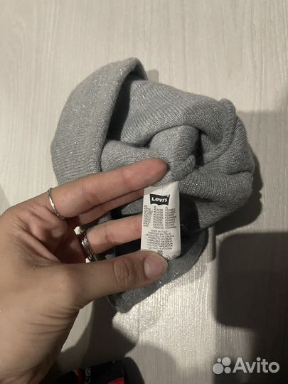 Женская шапка levis