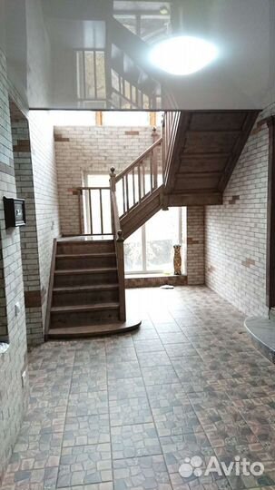 Деревянные лестницы, двери, мебель