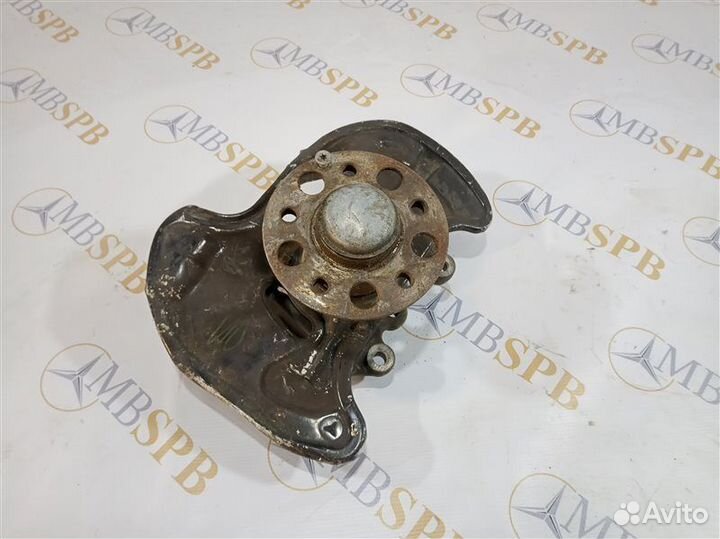 Кулак передний левый Mercedes C-Class W204