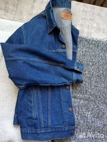 Джинсовая куртка levis