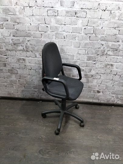 Офисное кресло