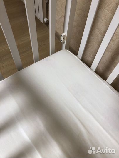 Детская кроватка с поперечным маятником