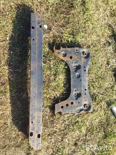 Подрамник nissan тиида