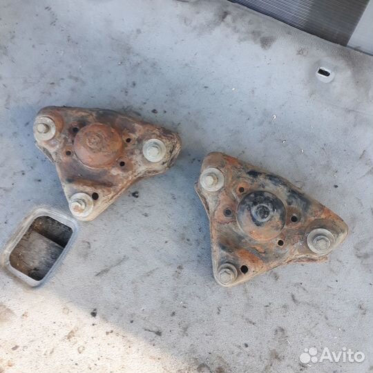 Кронштейны(чашки) передних стоек Ауди А4Б5 VW Б5