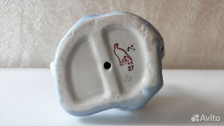 Фарфоровая статуэтка 