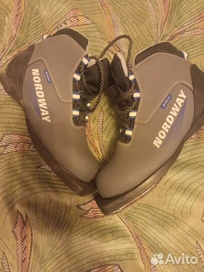 Лыжные ботинки