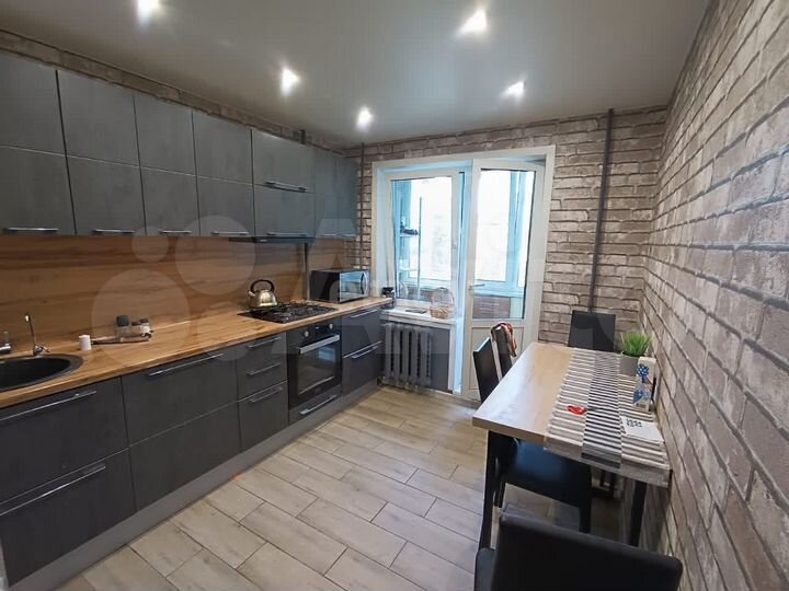 4-к. квартира, 93 м², 3/9 эт.