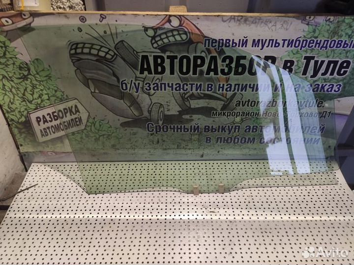 Стекло двери переднее левое Mazda MPV