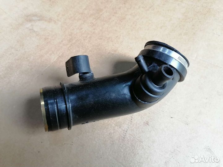 Патрубок впускной Audi,VW, VAG 058133357A