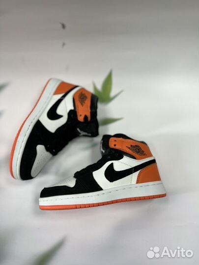 Детские кроссовки Nike Jordan с оранжевым