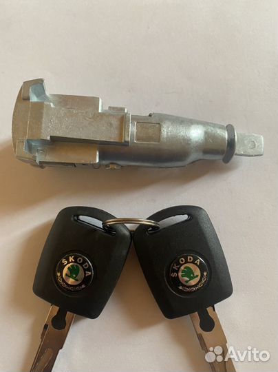 Личинка замка двери Шкода Октавия А5