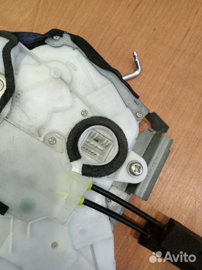 Замок двери задний левый Honda Accord седан R20A3