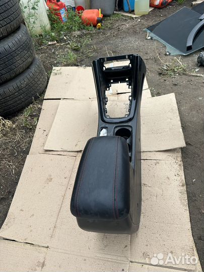 Средняя консоль подлокотник Chery Tiggo 5 T21