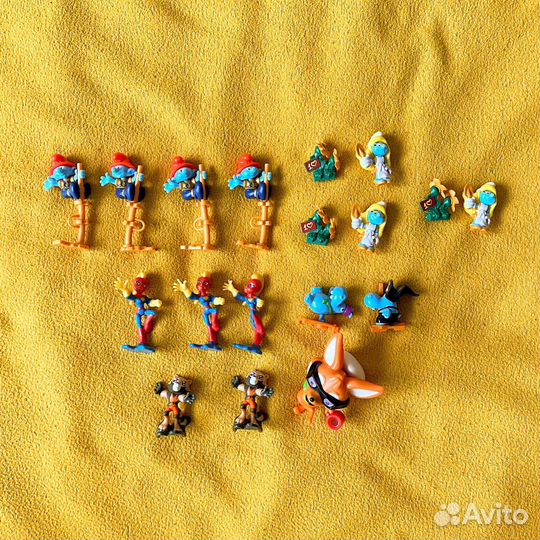 Игрушки Kinder Смурфики Marvel
