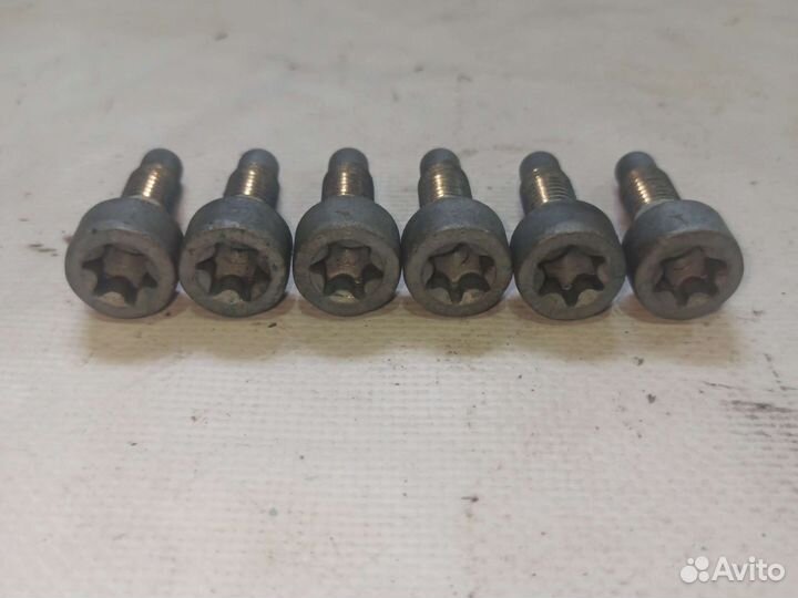 Болты крепления гидро трансформатора Mercedes