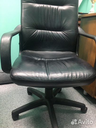 Офисное кожаное кресло руководителя