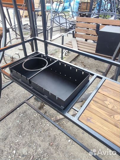 Мангал с крышей