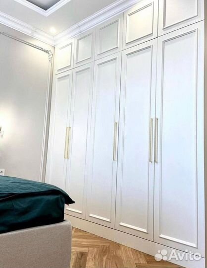 Встроенный распашной шкаф