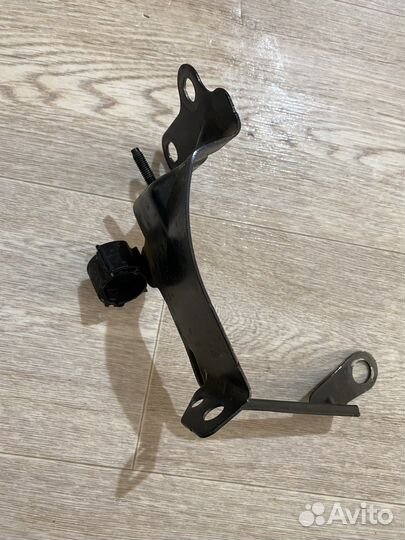 Кронштейн генератора Ford Focus