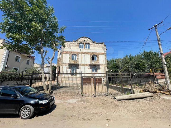 Дом 1200 м² на участке 8 сот.