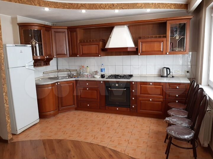 3-к. квартира, 65 м², 1/9 эт.