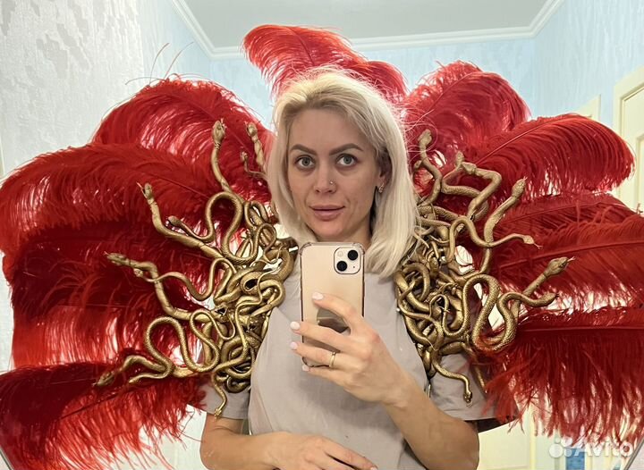 Короны бразильские, ирокезы,с перьями для танцев