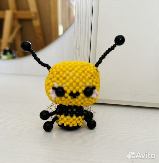 Игрушка амигуруми из бисера. Пчелка
