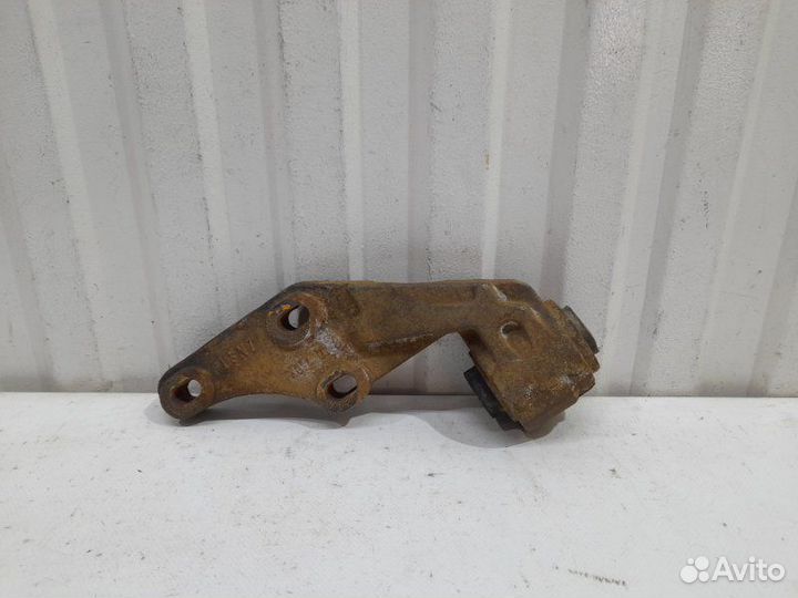 Кронштейн редуктора переднего моста Land Rover