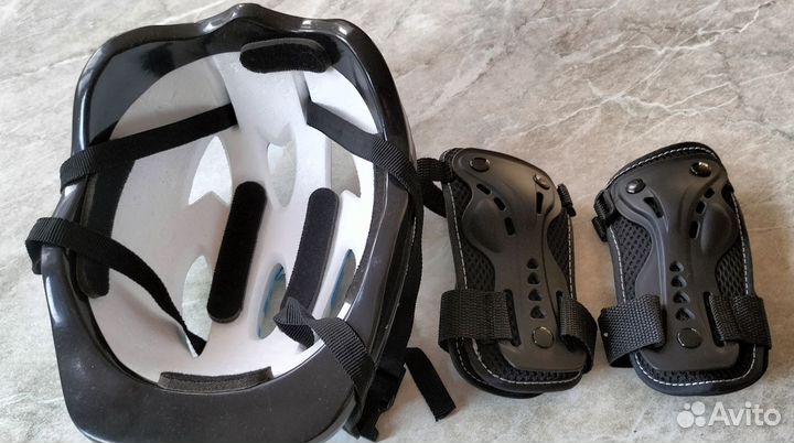 Шлем велосипедный и перчатки