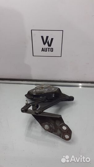 Петля капота левая Фольксваген Туарег