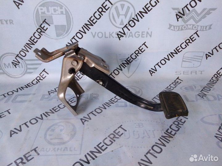 Педаль тормоза Hyundai Solaris 1